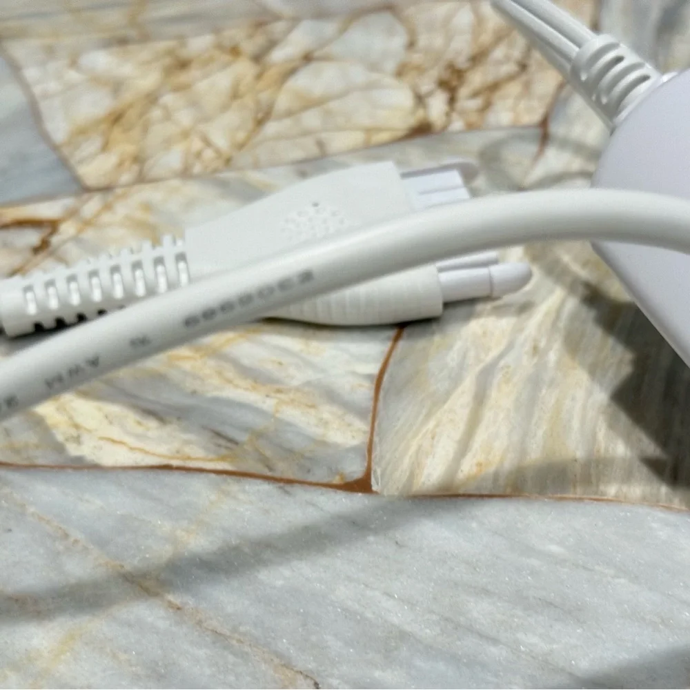Universal‎ White Charging Cable